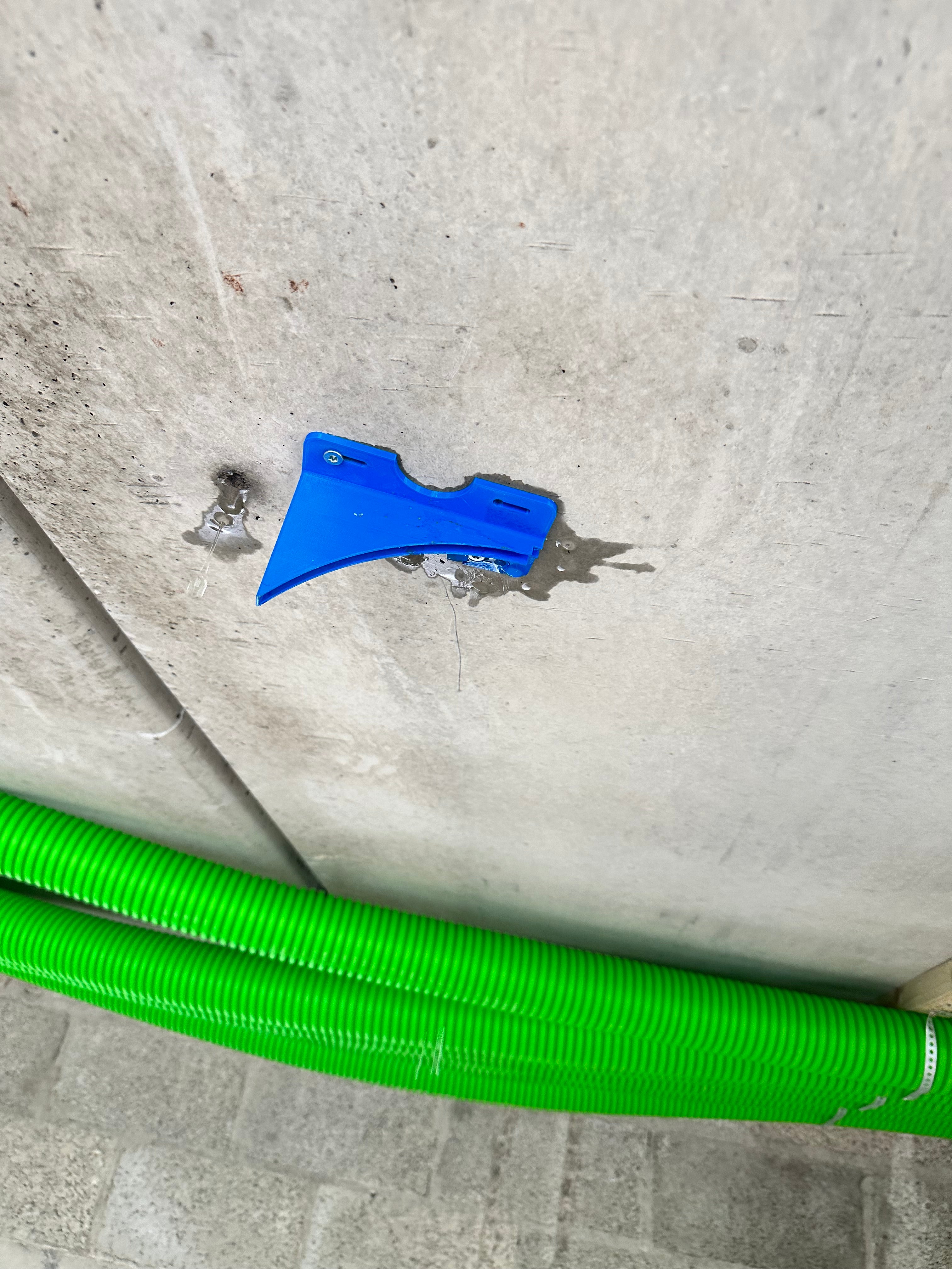 Ceiling bracket for S90 Plenum.